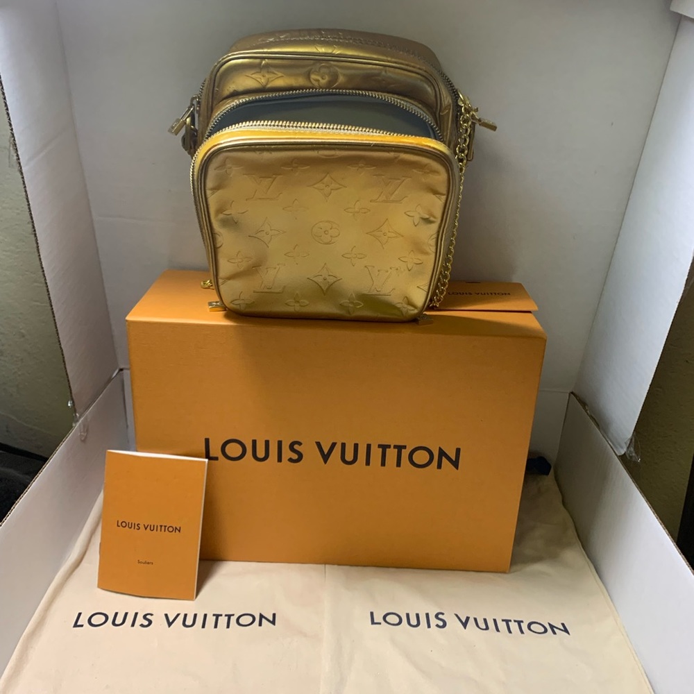 LOUIS‎ VUITTON WOOSTER Crossbody Shoulder Bag Purse Monogram Vernis Gris